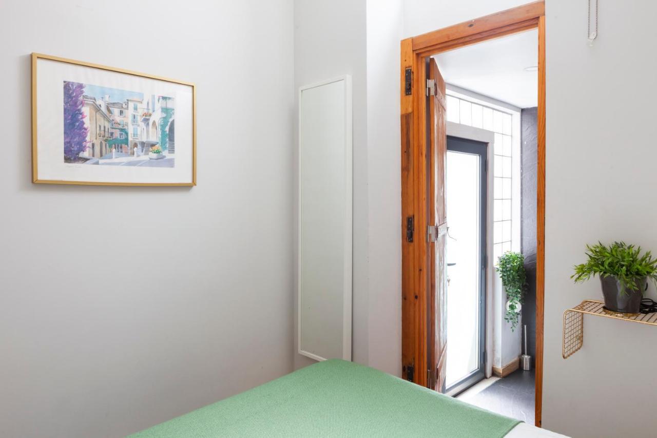 Alfama Terrace With Authentic Xviii Tiles And Historic Notes 3 Bedrooms & 2 Bathrooms Ac Apartment Lissabon