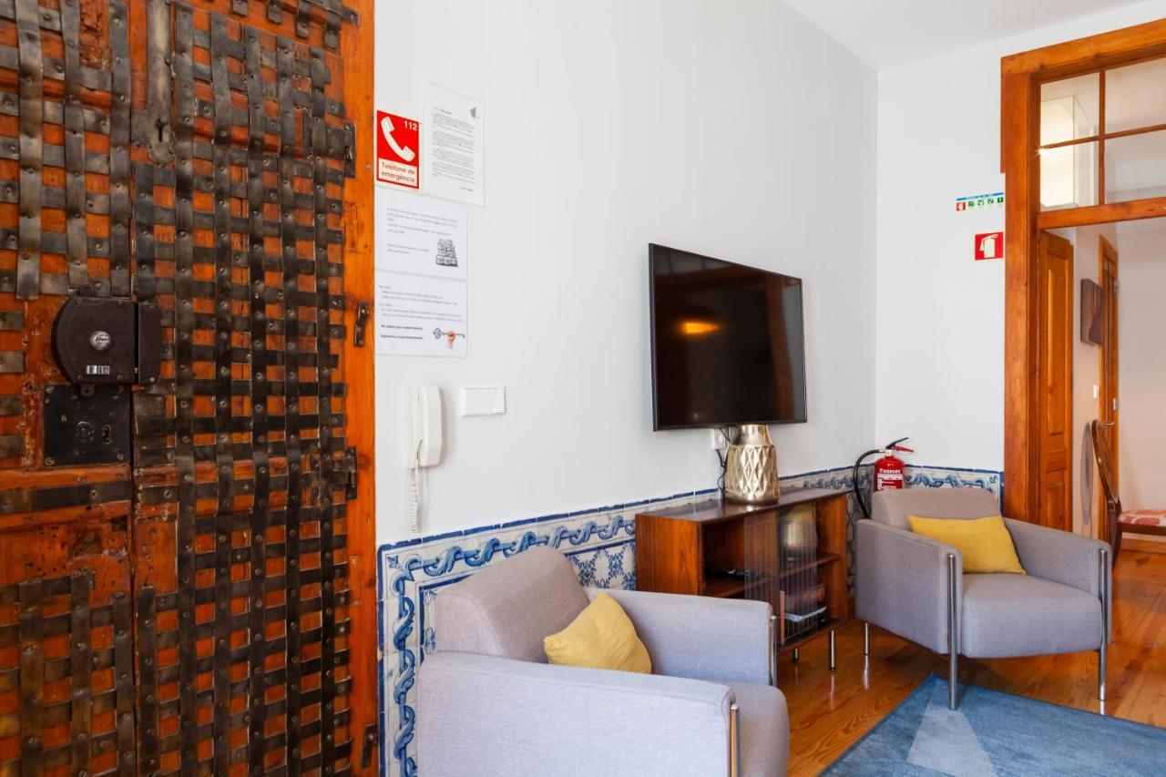 Apartment Alfama Terrace With Authentic Xviii Tiles And Historic Notes 3 Bedrooms & 2 Bathrooms Ac Lissabon