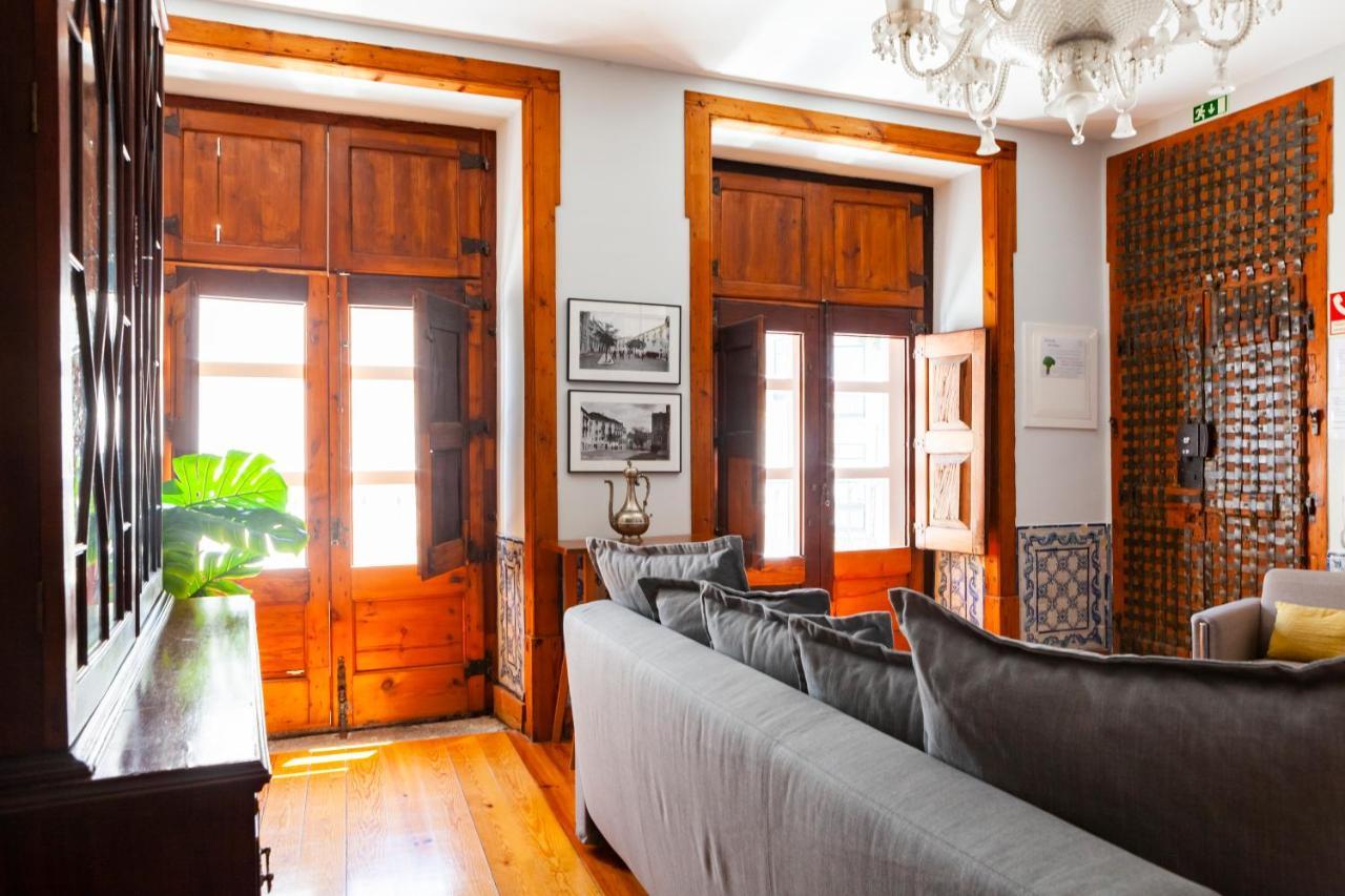 Alfama Terrace With Authentic Xviii Tiles And Historic Notes 3 Bedrooms & 2 Bathrooms Ac * Lissabon