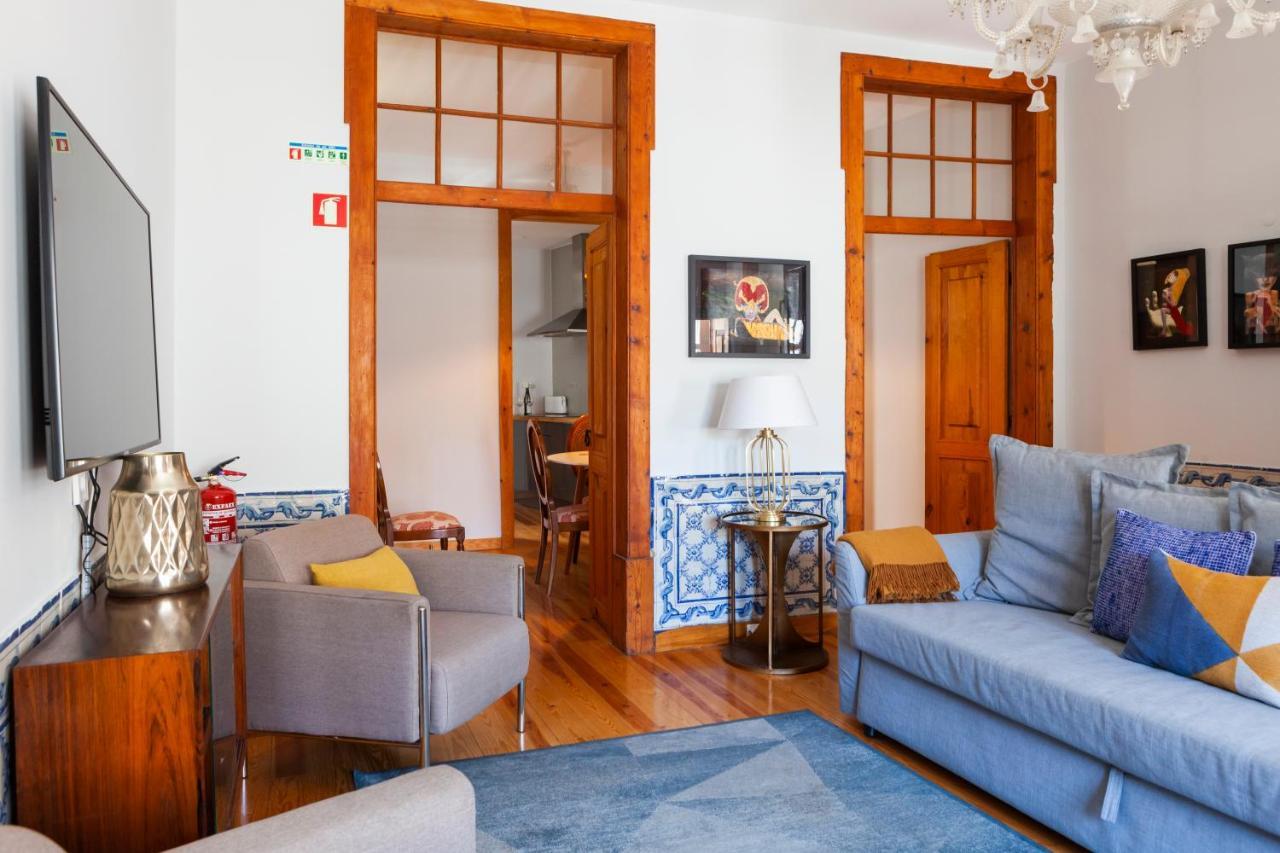Alfama Terrace With Authentic Xviii Tiles And Historic Notes 3 Bedrooms & 2 Bathrooms Ac * Lissabon
