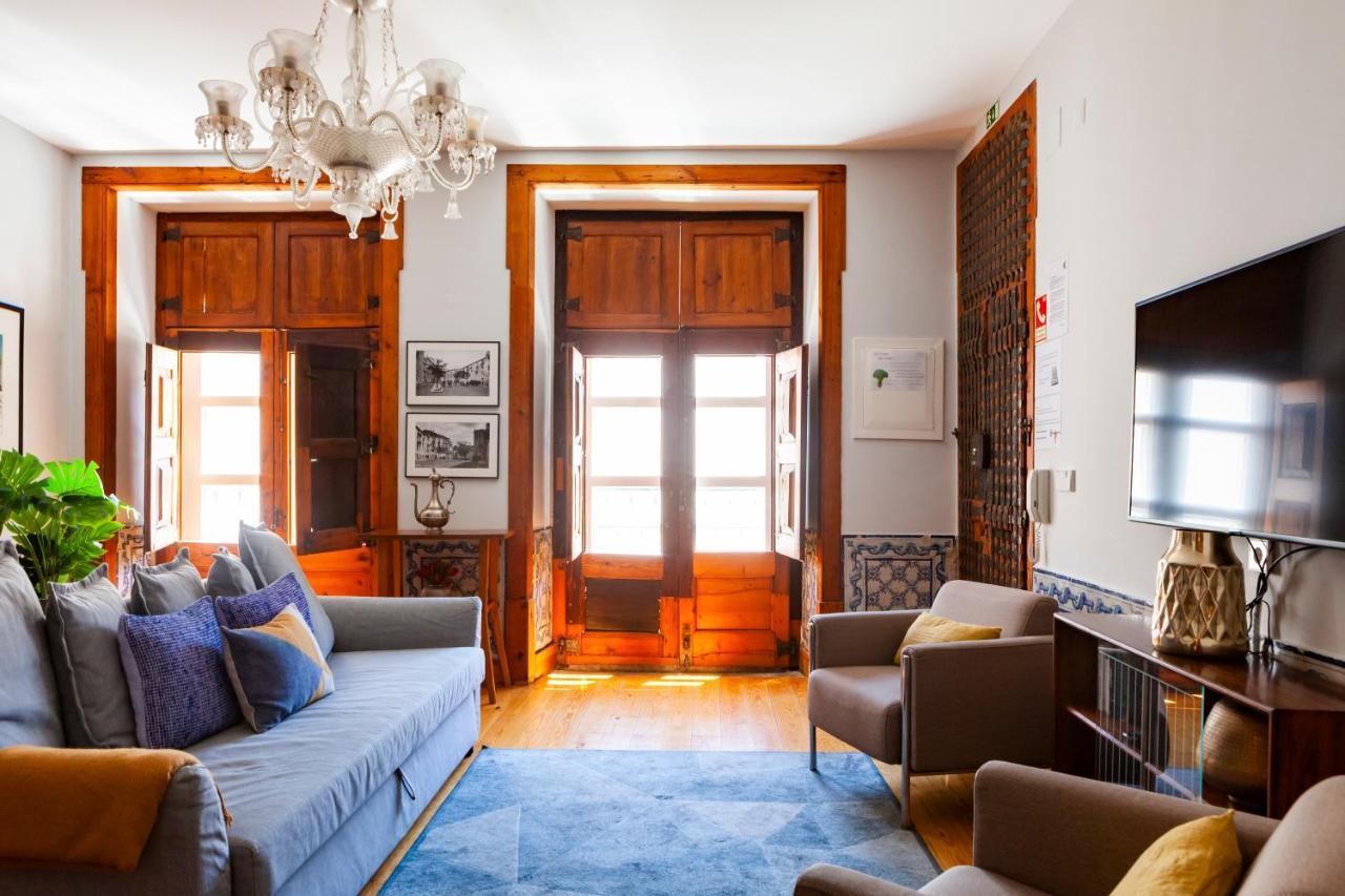 Alfama Terrace With Authentic Xviii Tiles And Historic Notes 3 Bedrooms & 2 Bathrooms Ac Apartment Lissabon