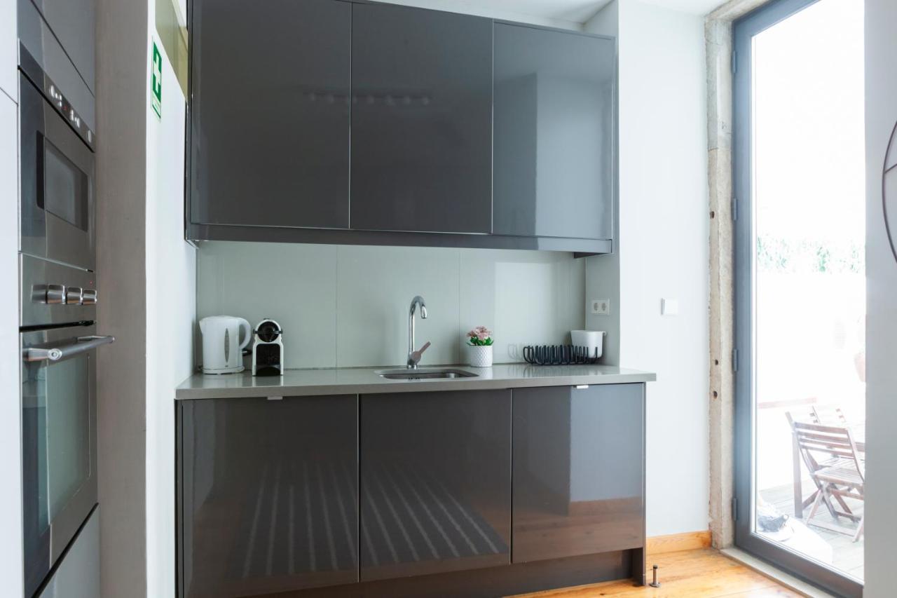 Alfama Terrace With Authentic Xviii Tiles And Historic Notes 3 Bedrooms & 2 Bathrooms Ac * Lissabon