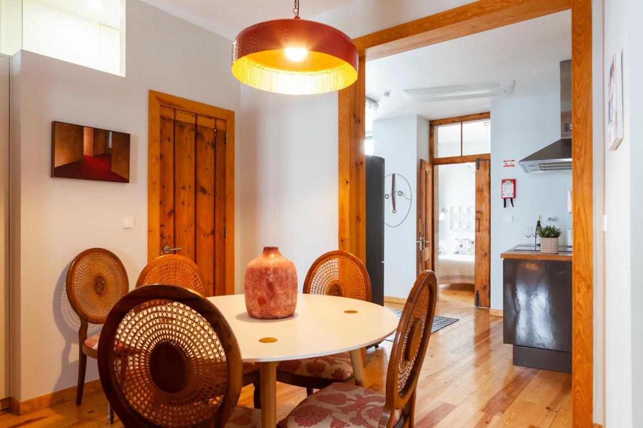 Alfama Terrace With Authentic Xviii Tiles And Historic Notes 3 Bedrooms & 2 Bathrooms Ac Lissabon