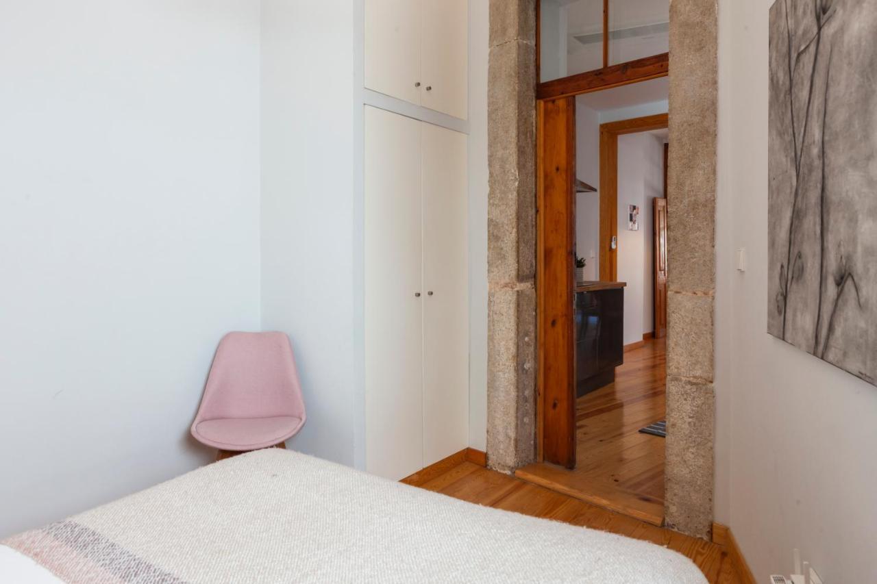 Alfama Terrace With Authentic Xviii Tiles And Historic Notes 3 Bedrooms & 2 Bathrooms Ac Apartment Lissabon