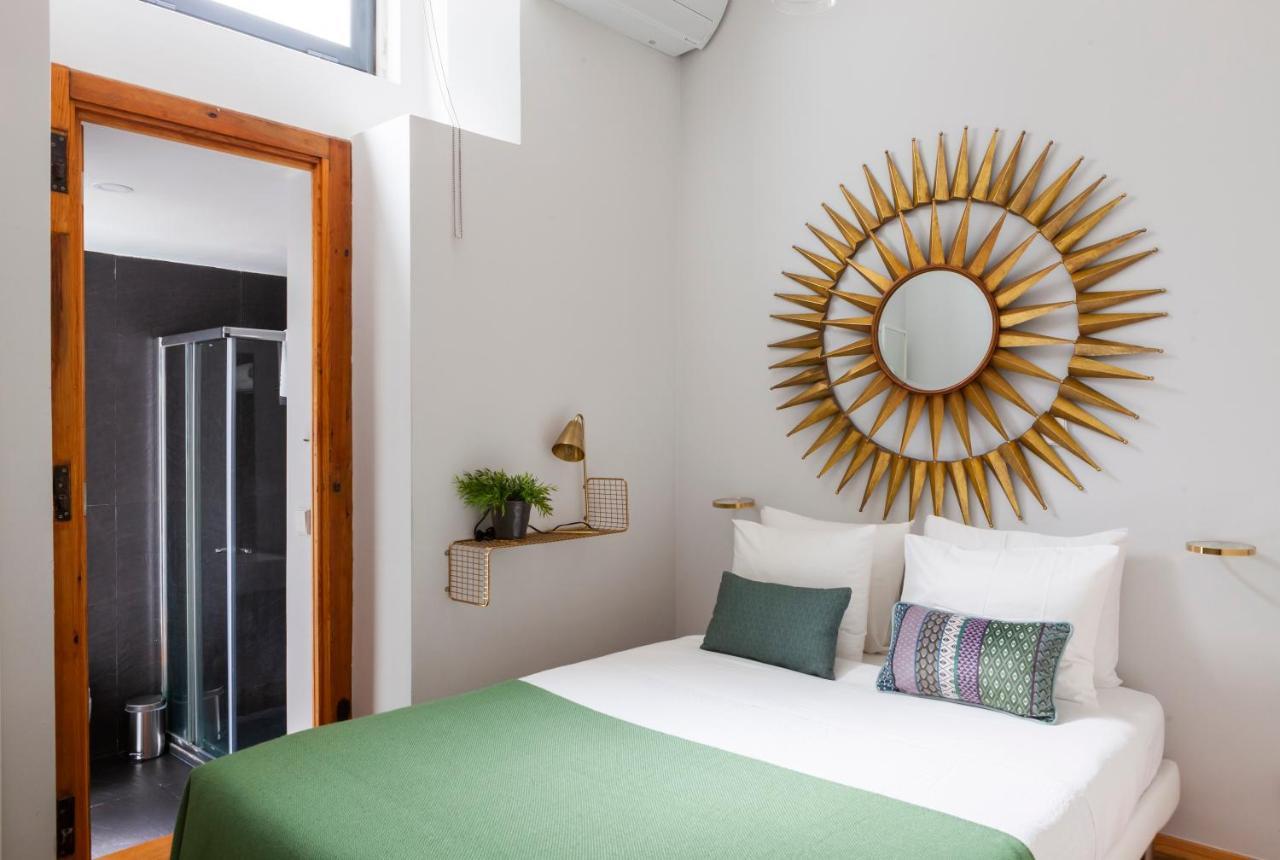 Alfama Terrace With Authentic Xviii Tiles And Historic Notes 3 Bedrooms & 2 Bathrooms Ac Lissabon